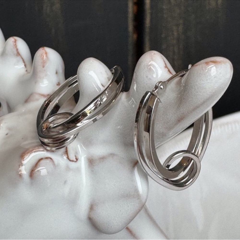 14kyg Loop De Loop Double Hoop Earrings